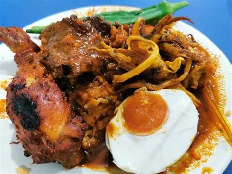  Nasi Kandar, เคล็ดลับความหอมกรุ่นของเครื่องเทศและรสชาติจัดจ้านที่น่าหลงใหล!