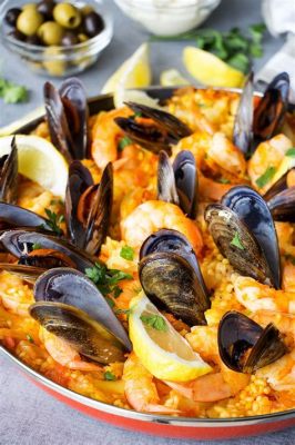  Paella à la Valenciana: Indulge in a Symphony of Seafood and Saffron-Infused Rice!